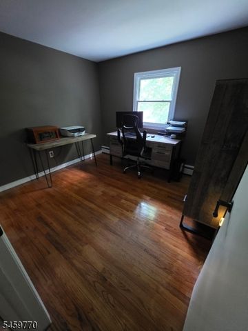 4 Adams Dr, Ogdensburg Boro, NJ 07439