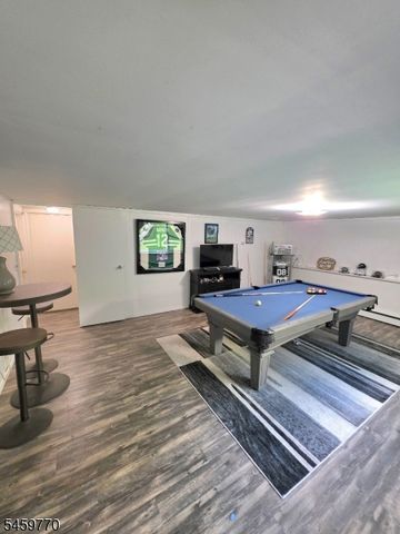 4 Adams Dr, Ogdensburg Boro, NJ 07439