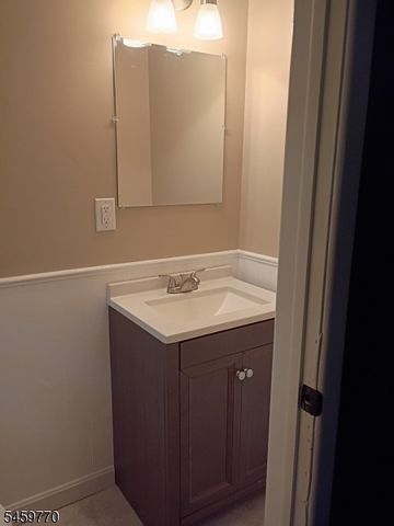 4 Adams Dr, Ogdensburg Boro, NJ 07439