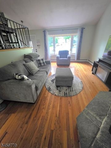 4 Adams Dr, Ogdensburg Boro, NJ 07439