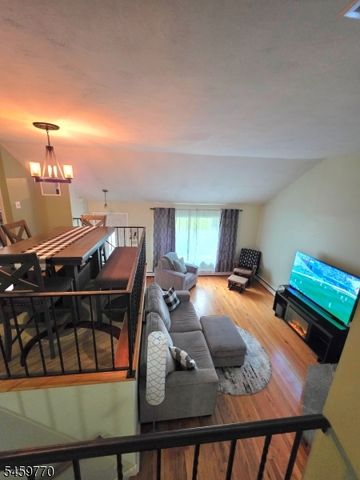 4 Adams Dr, Ogdensburg Boro, NJ 07439
