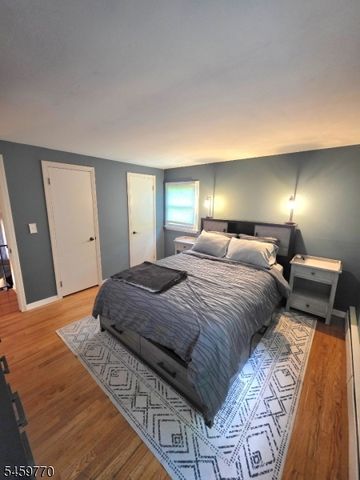 4 Adams Dr, Ogdensburg Boro, NJ 07439
