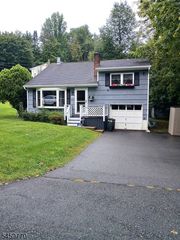 4 Adams Dr, Ogdensburg Boro, NJ 07439