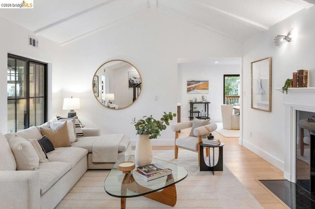 4207 Laguna Ave, Oakland, CA 94602