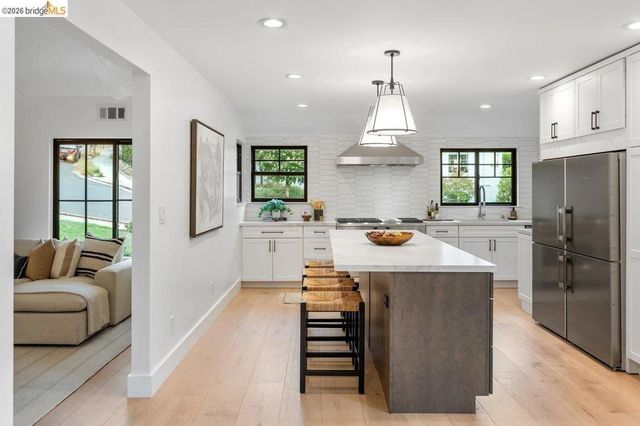 4207 Laguna Ave, Oakland, CA 94602