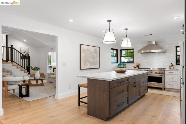 4207 Laguna Ave, Oakland, CA 94602