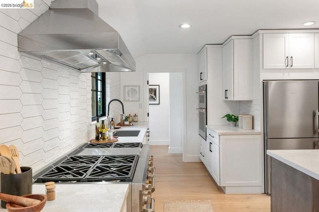 4207 Laguna Ave, Oakland, CA 94602