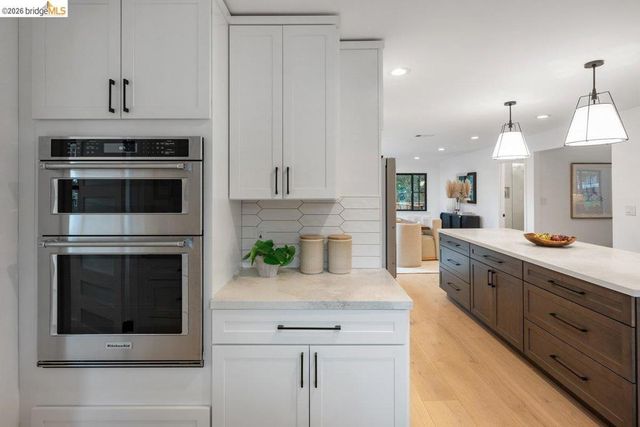 4207 Laguna Ave, Oakland, CA 94602