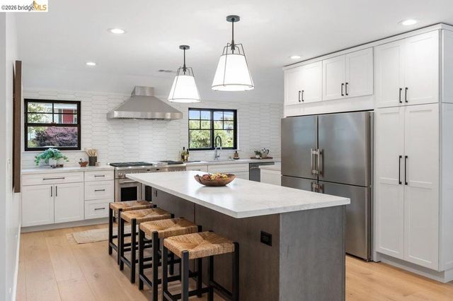 4207 Laguna Ave, Oakland, CA 94602