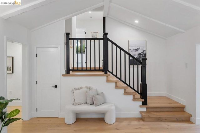 4207 Laguna Ave, Oakland, CA 94602