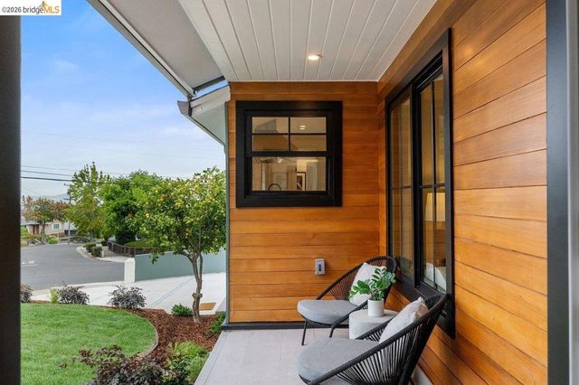 4207 Laguna Ave, Oakland, CA 94602