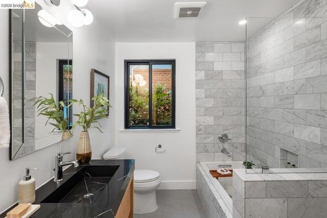 4207 Laguna Ave, Oakland, CA 94602