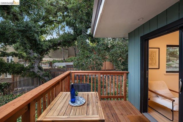 4207 Laguna Ave, Oakland, CA 94602