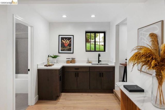 4207 Laguna Ave, Oakland, CA 94602