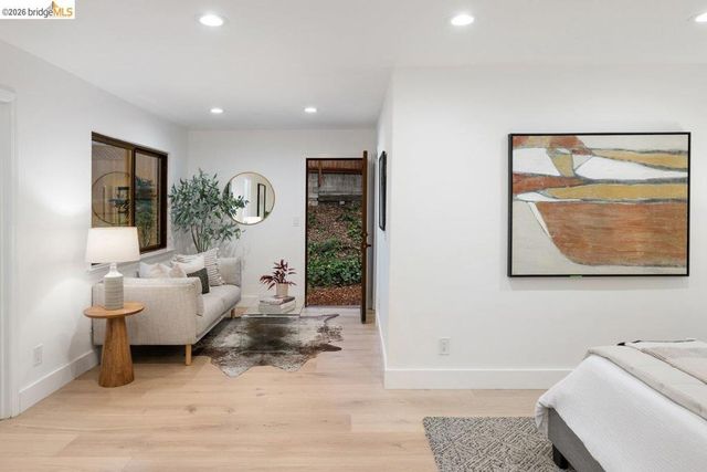 4207 Laguna Ave, Oakland, CA 94602