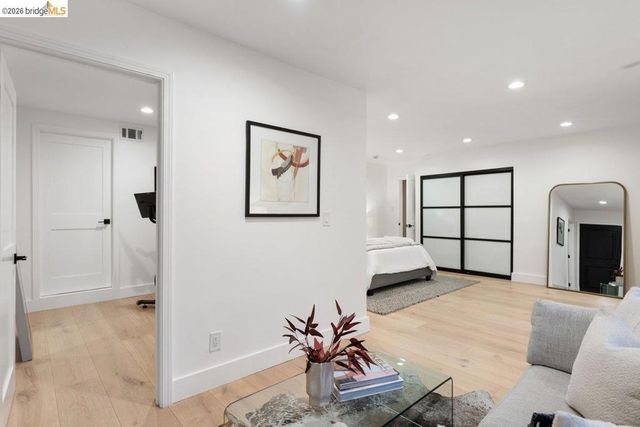 4207 Laguna Ave, Oakland, CA 94602