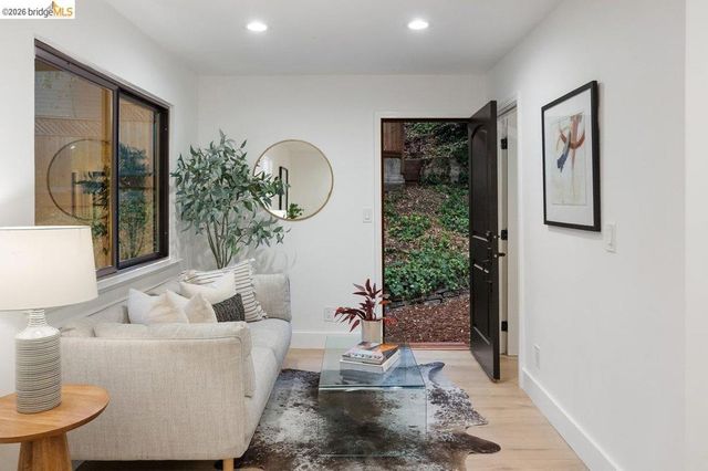 4207 Laguna Ave, Oakland, CA 94602
