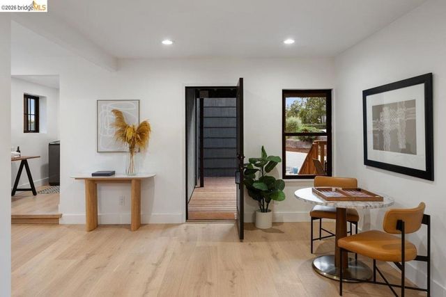 4207 Laguna Ave, Oakland, CA 94602