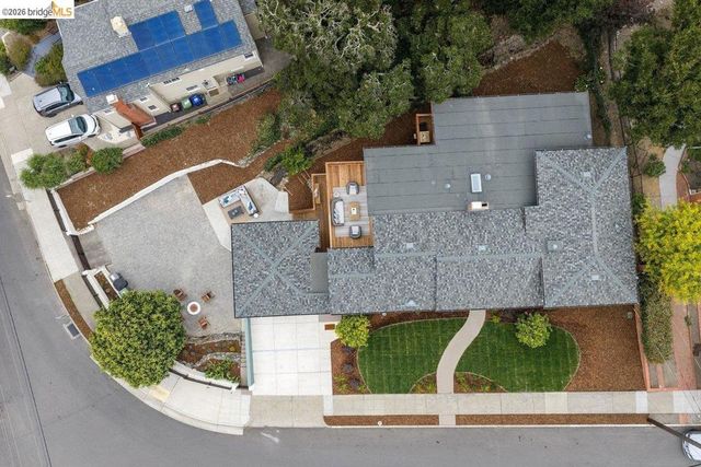 4207 Laguna Ave, Oakland, CA 94602