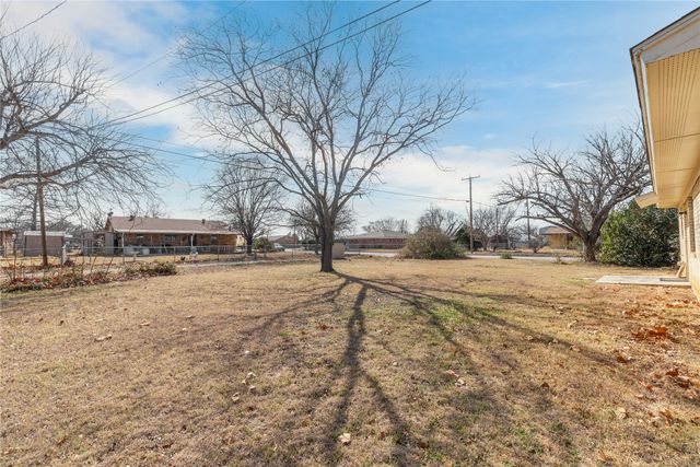 3901 Crestridge Drive, Brownwood, TX 76801