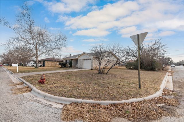 3901 Crestridge Drive, Brownwood, TX 76801