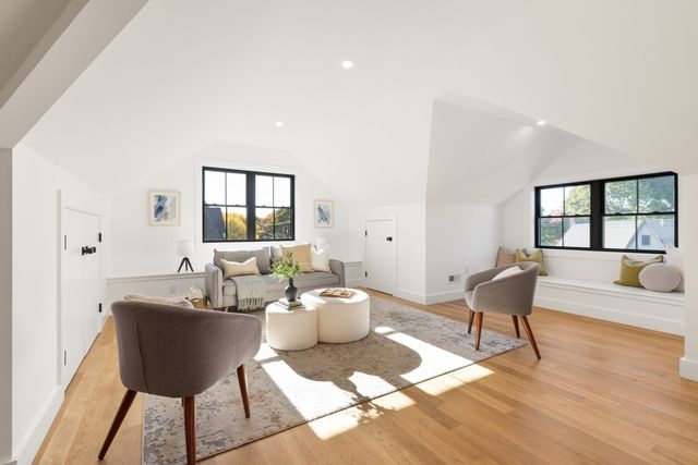 3 Lawn Ave 1, Newton, MA 02460