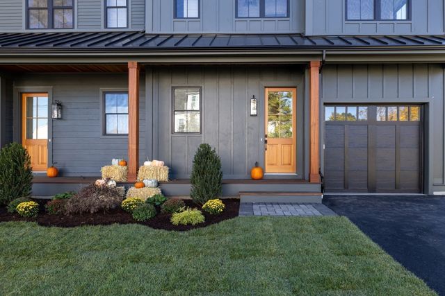 3 Lawn Ave 1, Newton, MA 02460