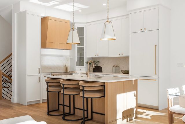 3 Lawn Ave 1, Newton, MA 02460