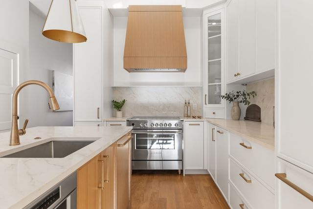 3 Lawn Ave 1, Newton, MA 02460