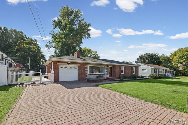 46 N Circle Drive, East Alton, IL 62024