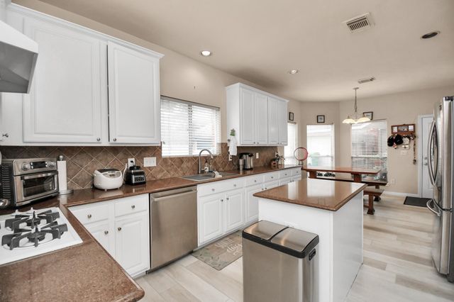 2543 Acadiana Lane, Seabrook, TX 77586