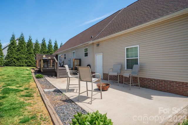 132 Top Flite Drive, Statesville, NC 28677