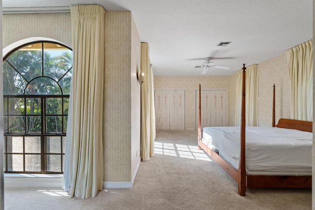 206 Queens Lane, Palm Beach, FL 33480