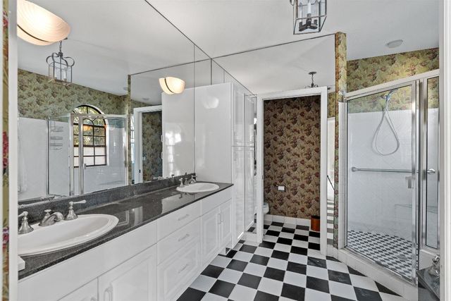 206 Queens Lane, Palm Beach, FL 33480