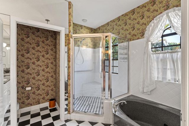 206 Queens Lane, Palm Beach, FL 33480