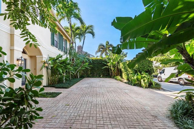 206 Queens Lane, Palm Beach, FL 33480
