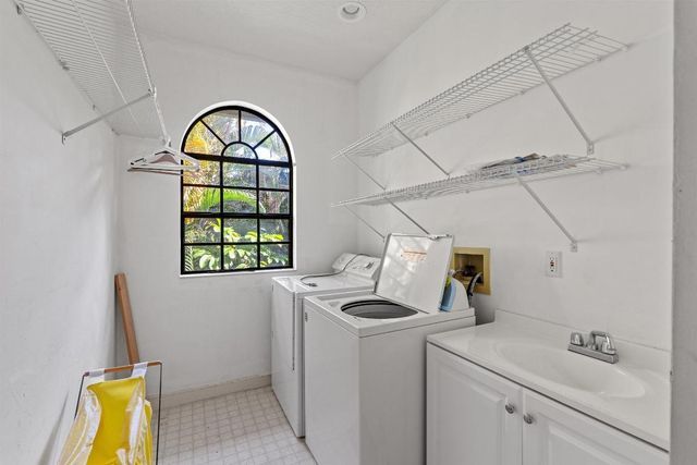 206 Queens Lane, Palm Beach, FL 33480