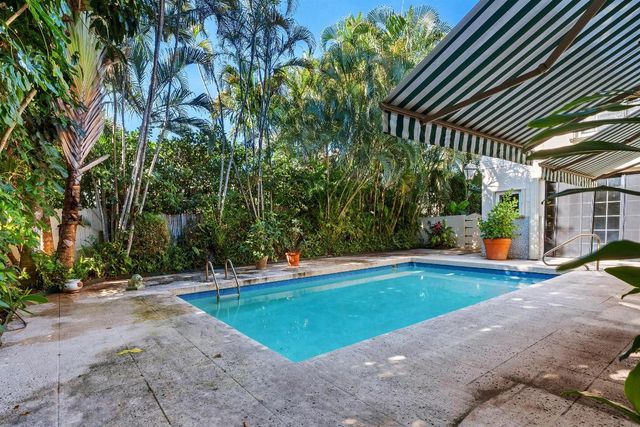 206 Queens Lane, Palm Beach, FL 33480