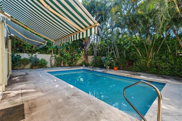 206 Queens Lane, Palm Beach, FL 33480