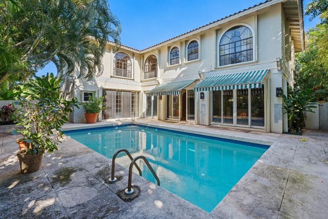 206 Queens Lane, Palm Beach, FL 33480