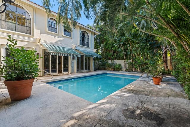 206 Queens Lane, Palm Beach, FL 33480