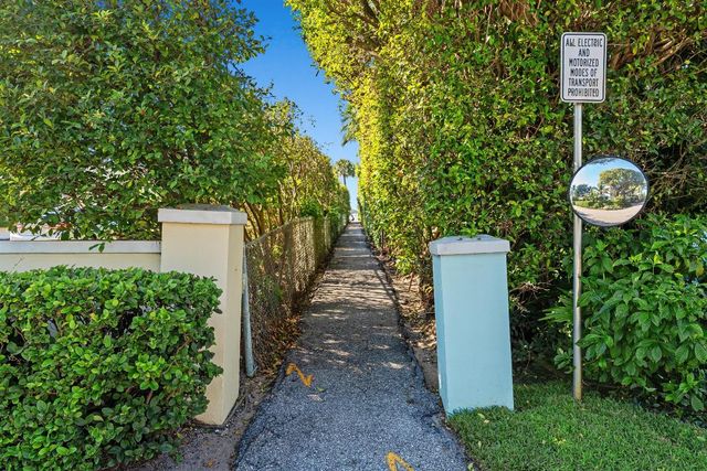 206 Queens Lane, Palm Beach, FL 33480