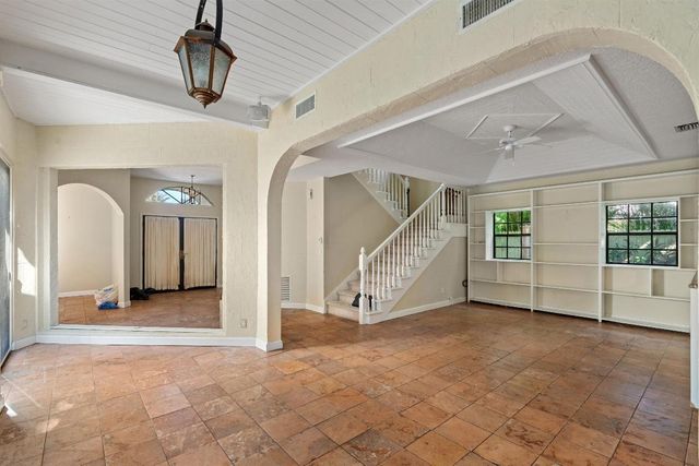 206 Queens Lane, Palm Beach, FL 33480