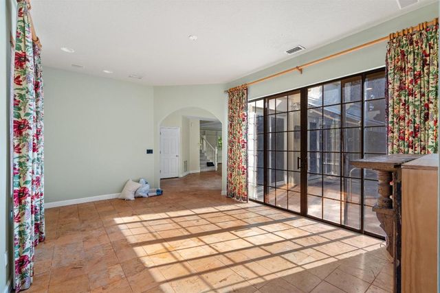 206 Queens Lane, Palm Beach, FL 33480