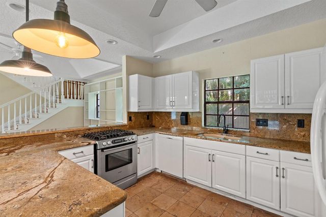 206 Queens Lane, Palm Beach, FL 33480