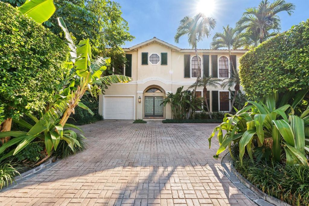 206 Queens Lane, Palm Beach, FL 33480