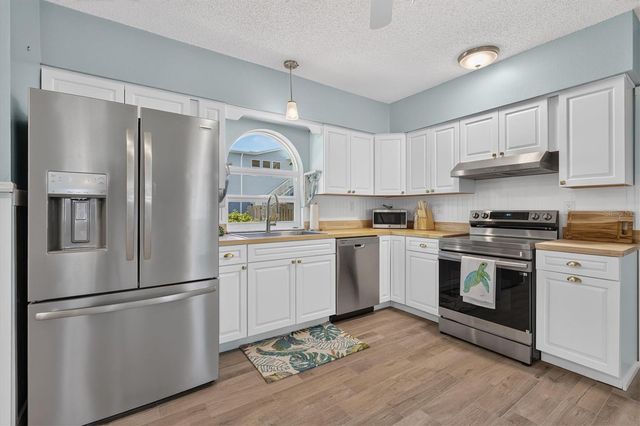 6086 ISLAND DRIVE, Weeki Wachee, FL 34607