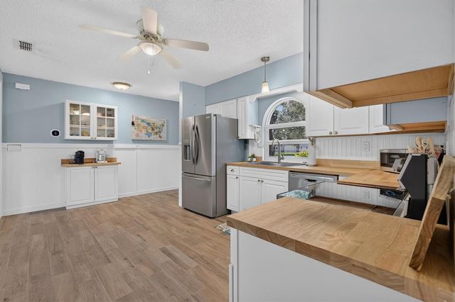 6086 ISLAND DRIVE, Weeki Wachee, FL 34607