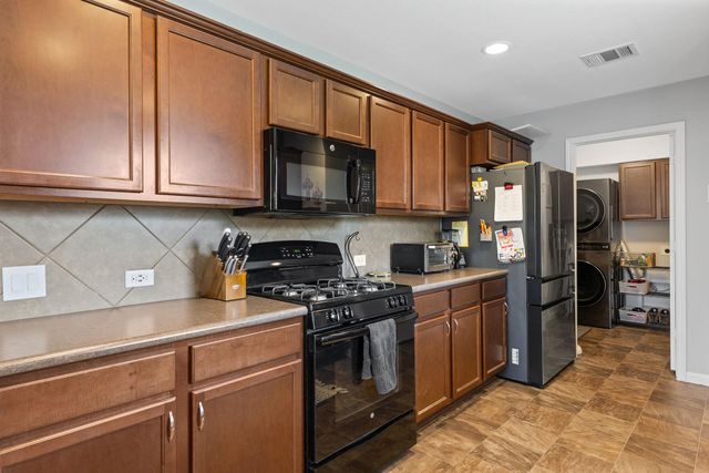 201 Mossberg LN, Bastrop, TX 78602