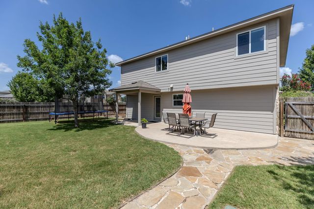 201 Mossberg LN, Bastrop, TX 78602